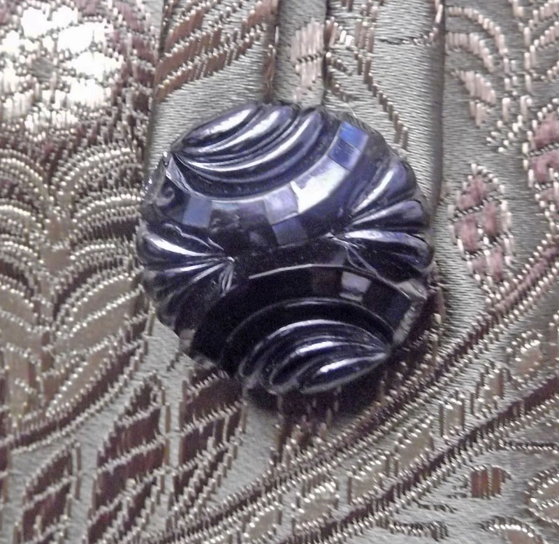button close up green black