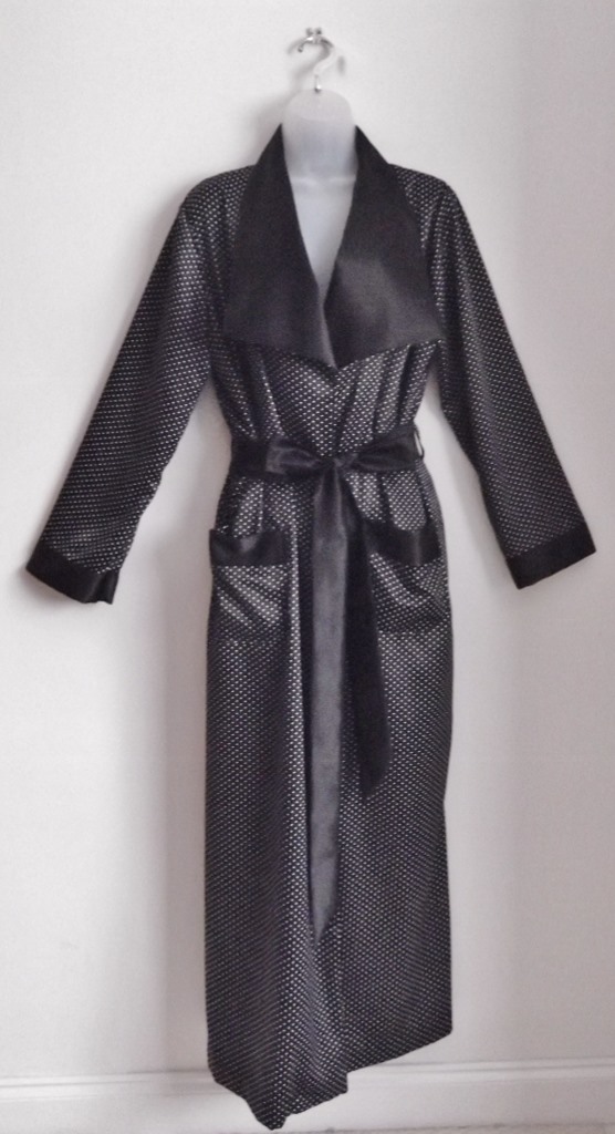 Kathryn-Black & White Wide Collar Wrap Robe-1937