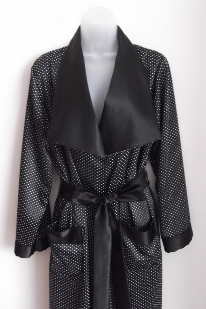 Kathryn-Black & White Wide Collar Wrap Robe-1937 - Image 3