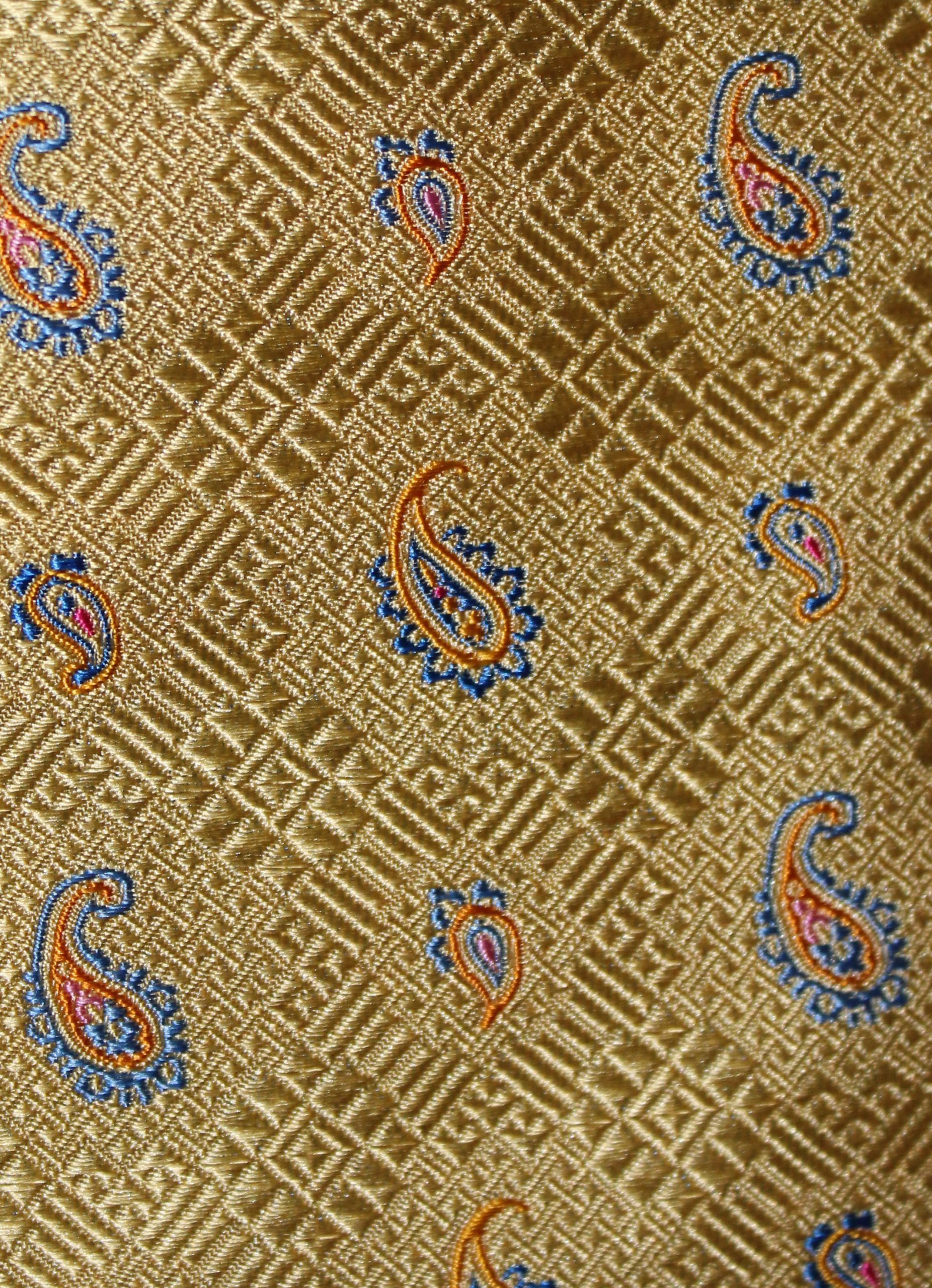 Sunshine Yellow Silk Cravat - Image 2